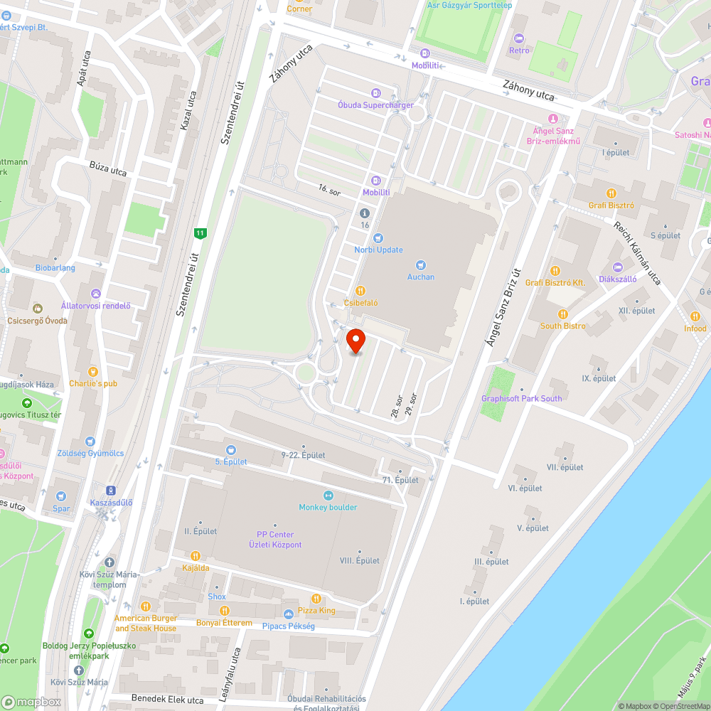 Félredobott betonlap törmelékek az Auchan parkolójában. bejelentés helye