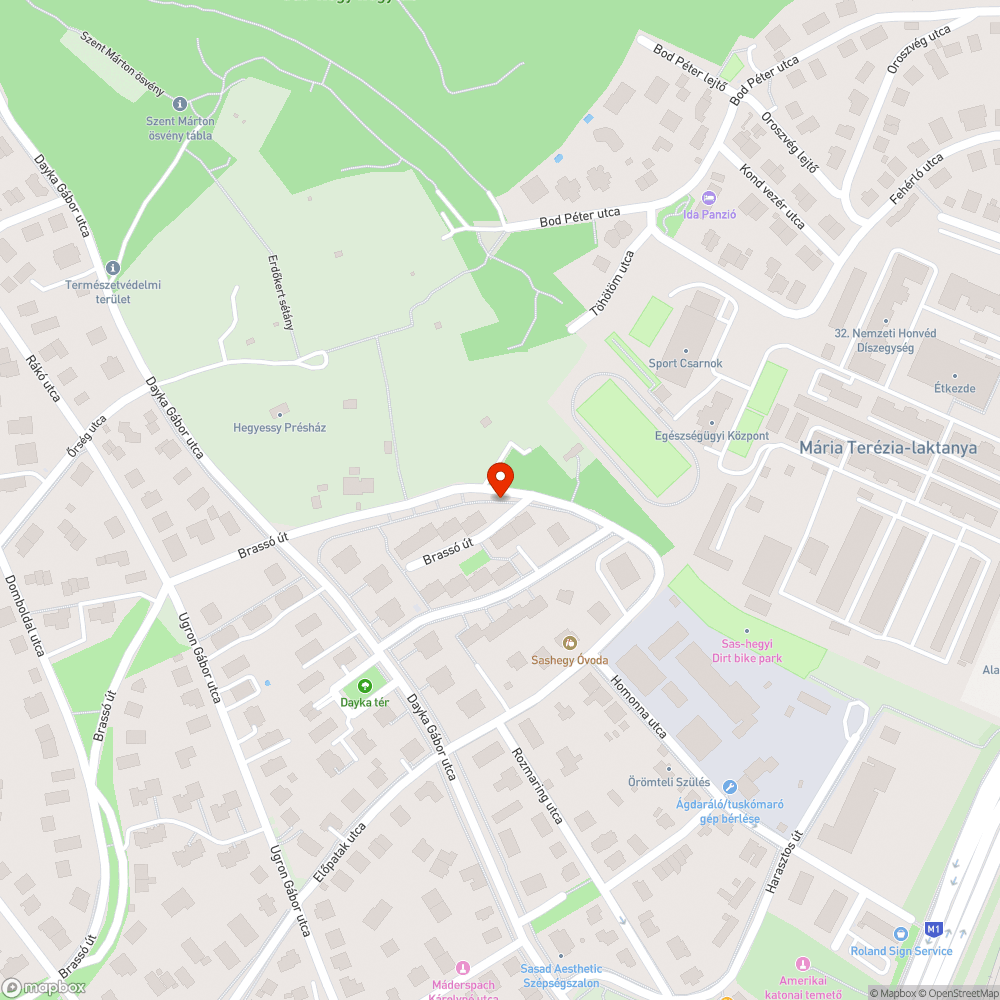 Szemétbe való műanyag asztal a villanyoszlopra kötözve bejelentés helye