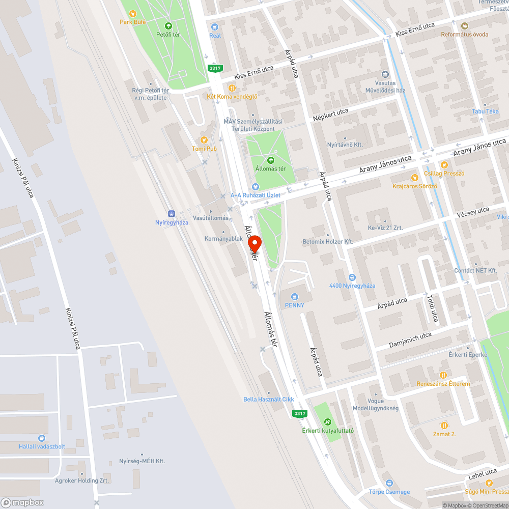 Megemelkedett járda a vasútállomás mellett bejelentés helye