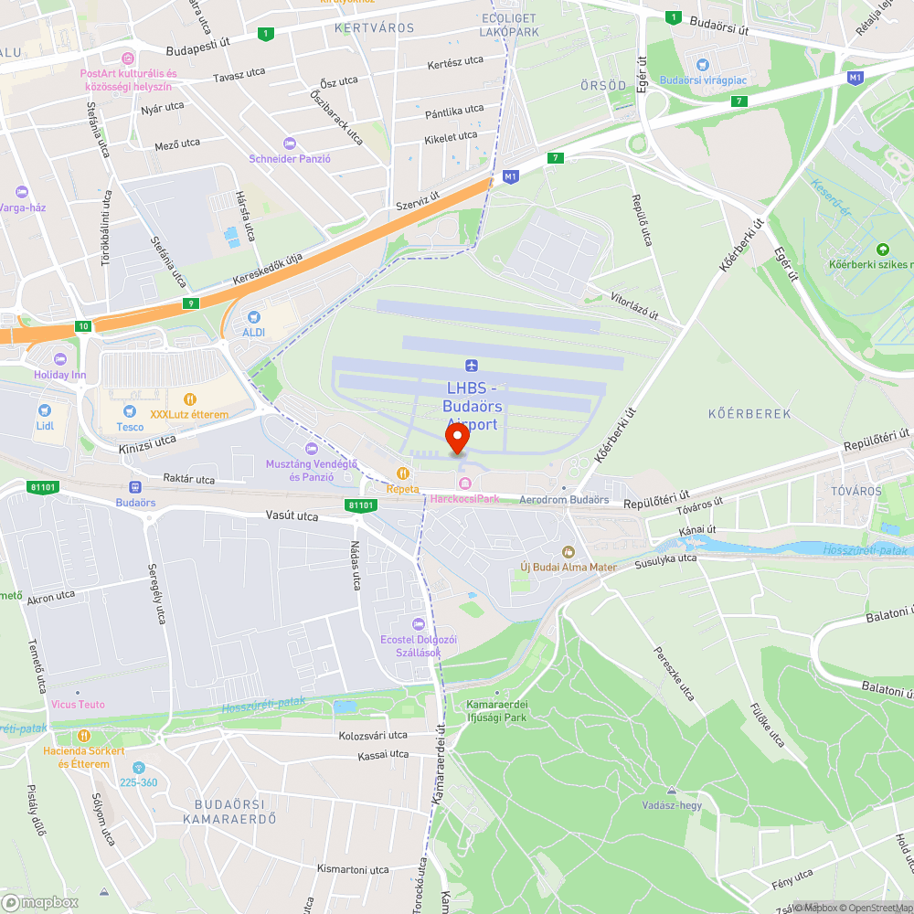 Autópályát jelző tábla - zöld növényzet miatt láthatatlanná vált... bejelentés helye