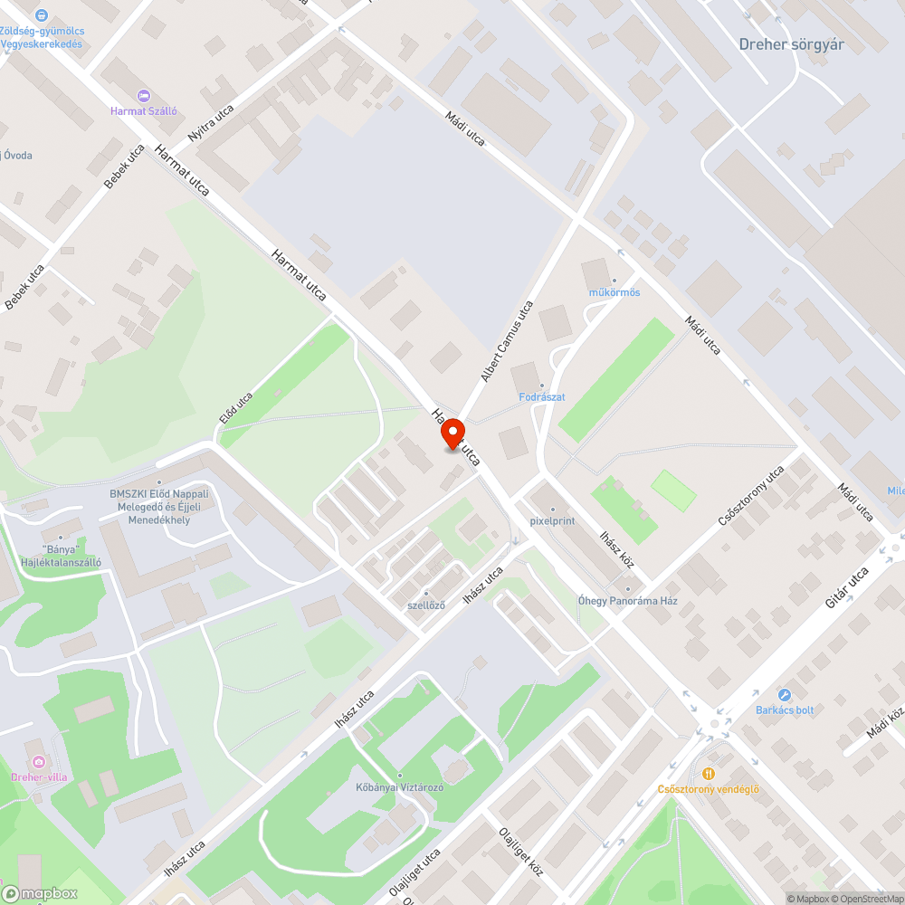 Zöldsávban heverő kuka és oszlop bejelentés helye