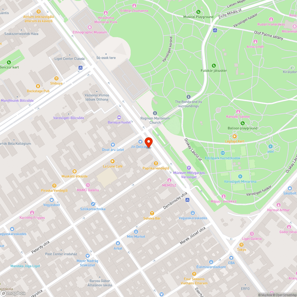 autók parkolnak a járdán bejelentés helye