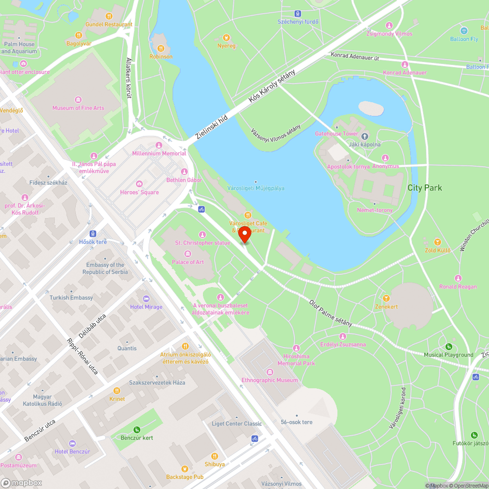 Megdőlt KRESZ tábla a Műjég előtt bejelentés helye