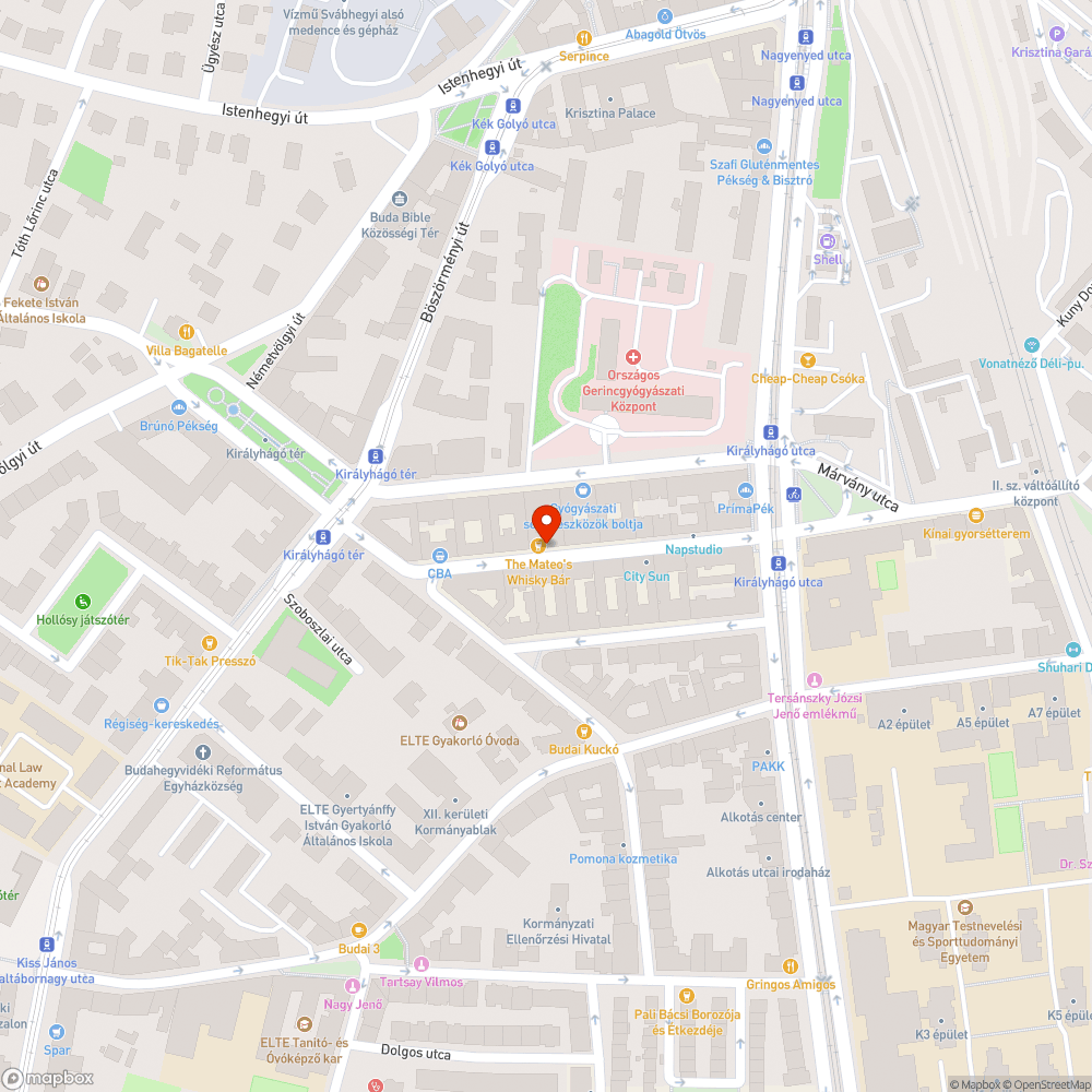 Két sérült fedlap a Márvány utca 27 előtt bejelentés helye