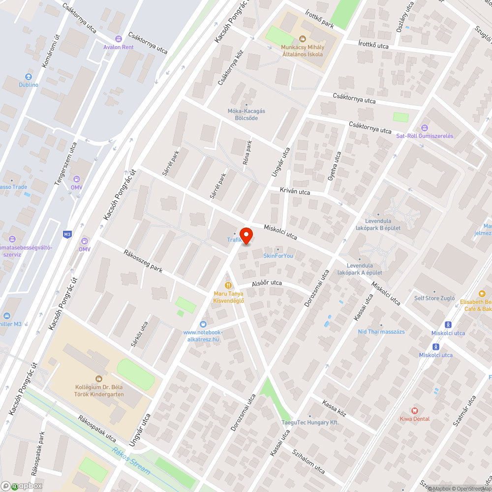 Járdán telejes szélességében parkoló autó bejelentés helye