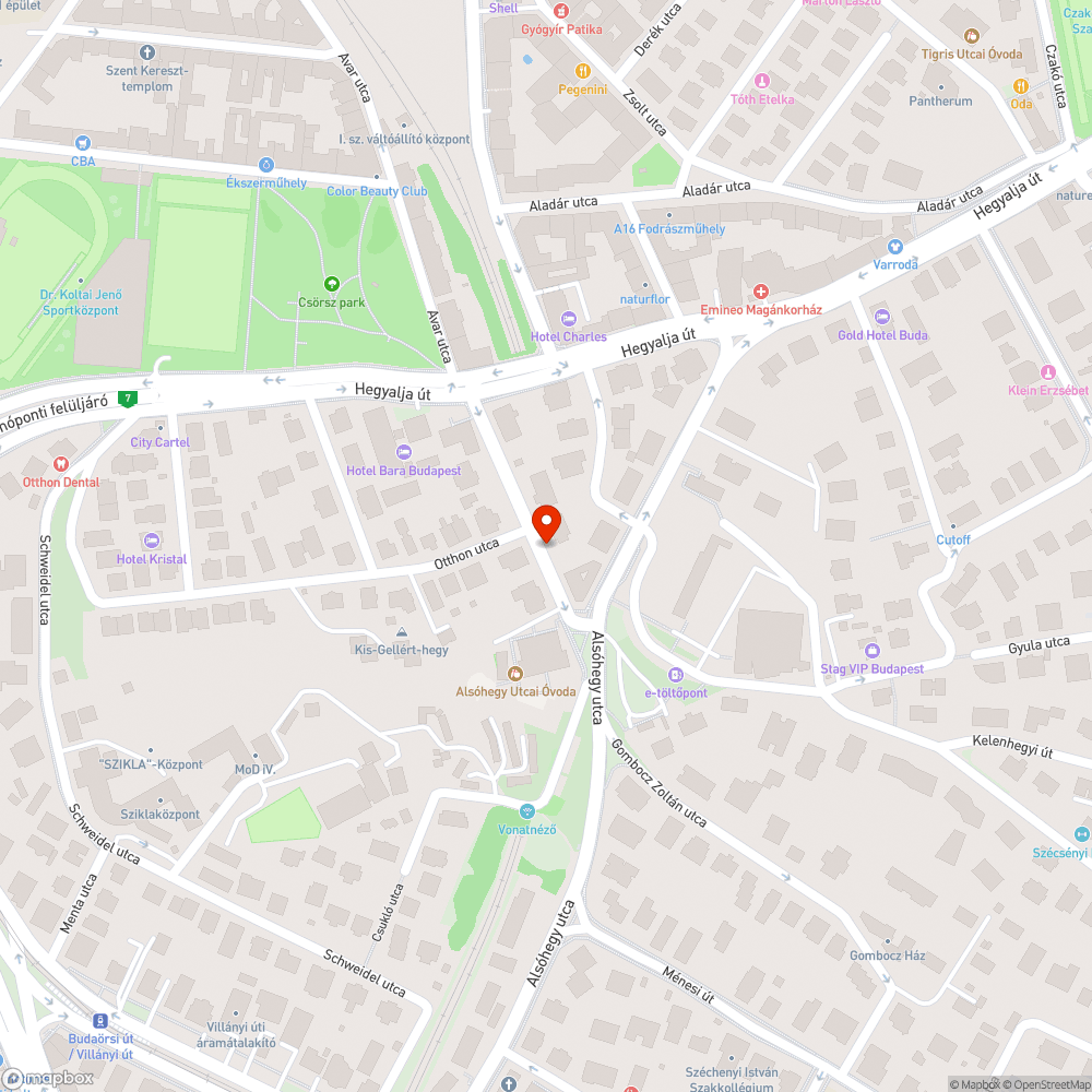 Letöredezett fedlap az Avar utca 8 előtt bejelentés helye