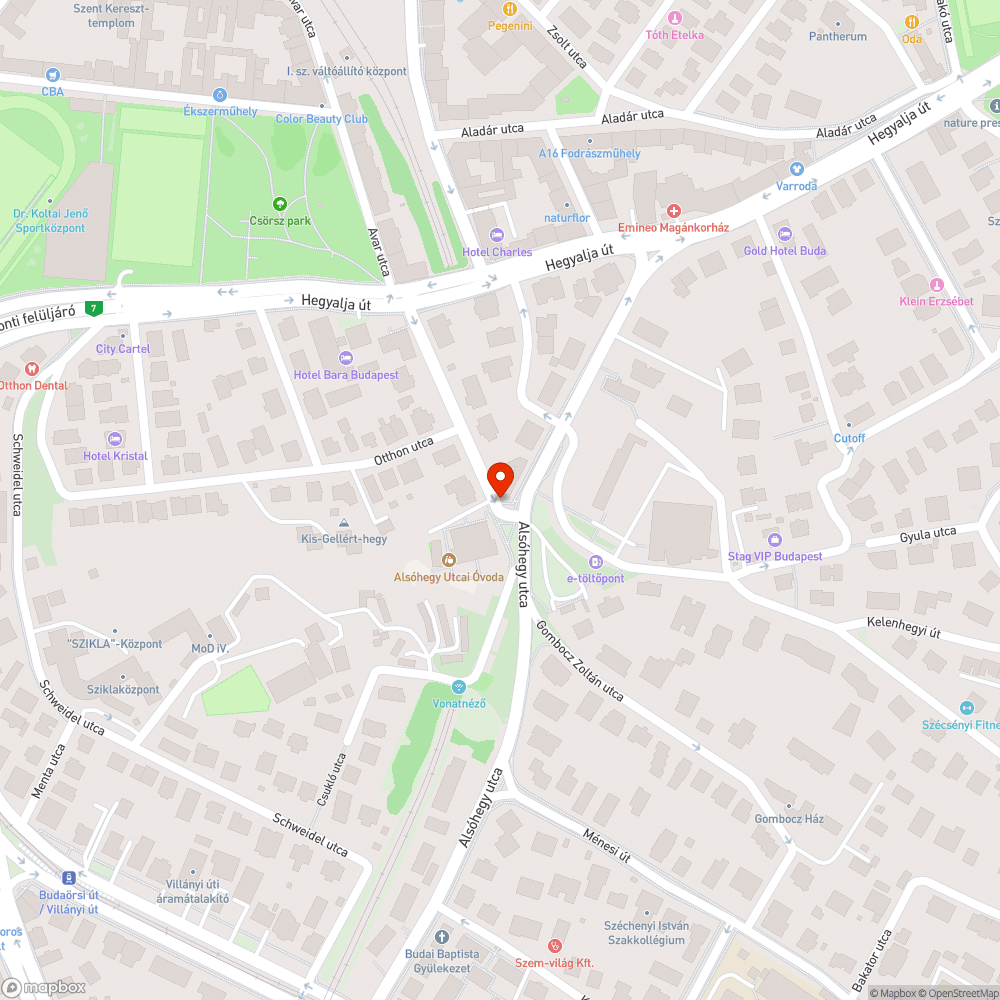 Repedt és oszló fedlap az Avar utca tetején bejelentés helye