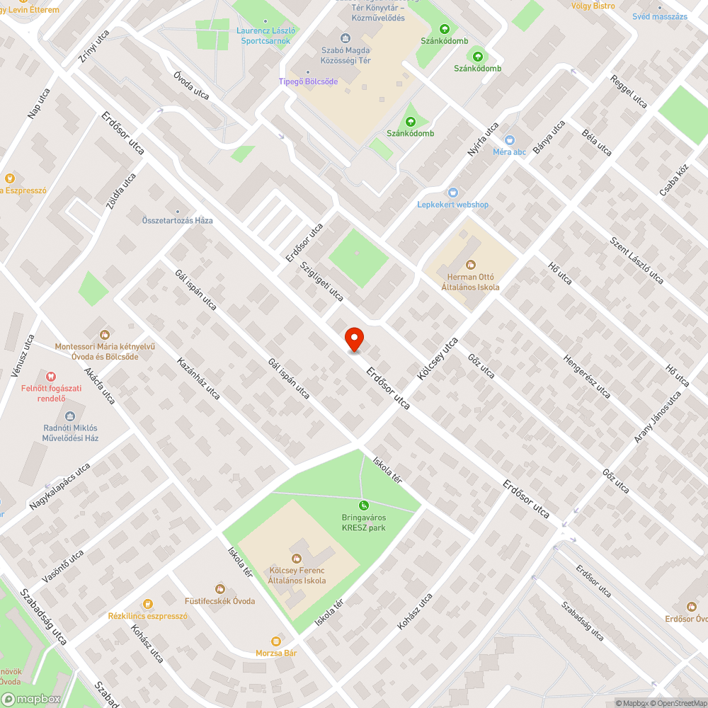 Egymástól nem messze két kátyús terület. bejelentés helye