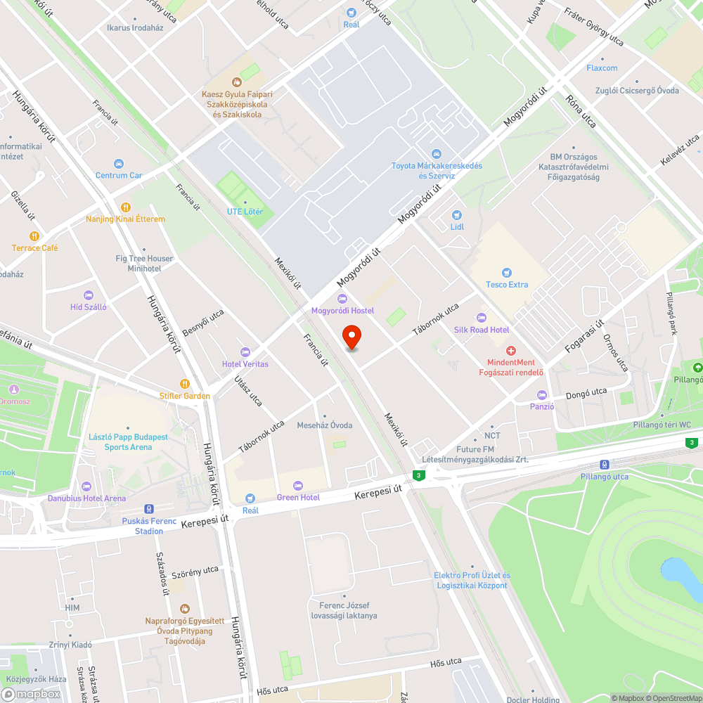 Magára hagyott autó miatt kevés a parkolóhelyv bejelentés helye