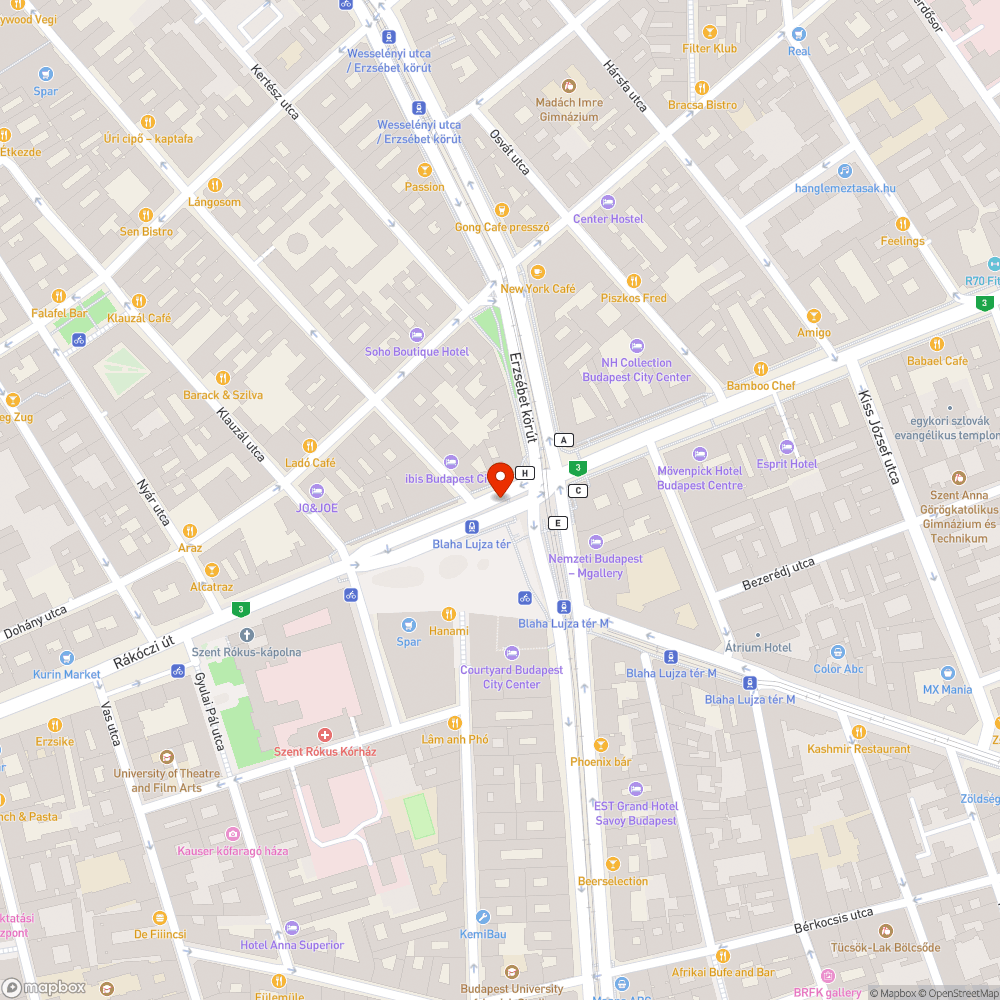 Kivetítő a 2-es metró megállóiban bejelentés helye