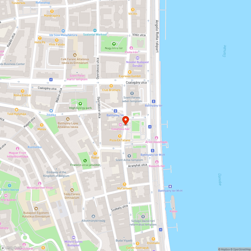 tábla és oszlop az aluljáróban a földön hever bejelentés helye