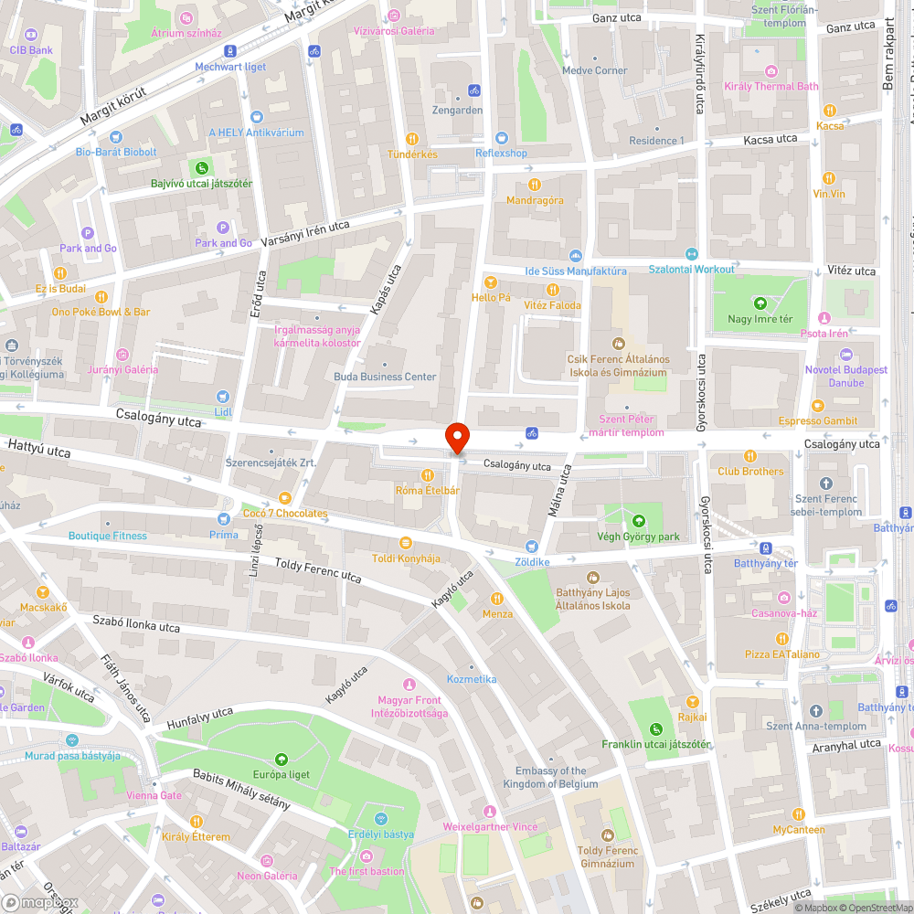 Sérült fedlap a Fazekas utca sarkán bejelentés helye