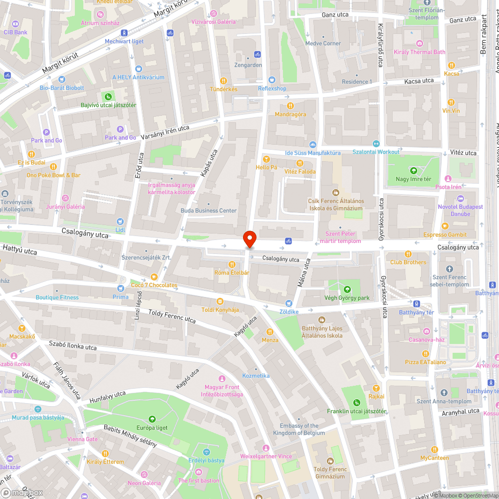 Széthámlott fedlap a Fazekas utca/Csalogány utcánál bejelentés helye