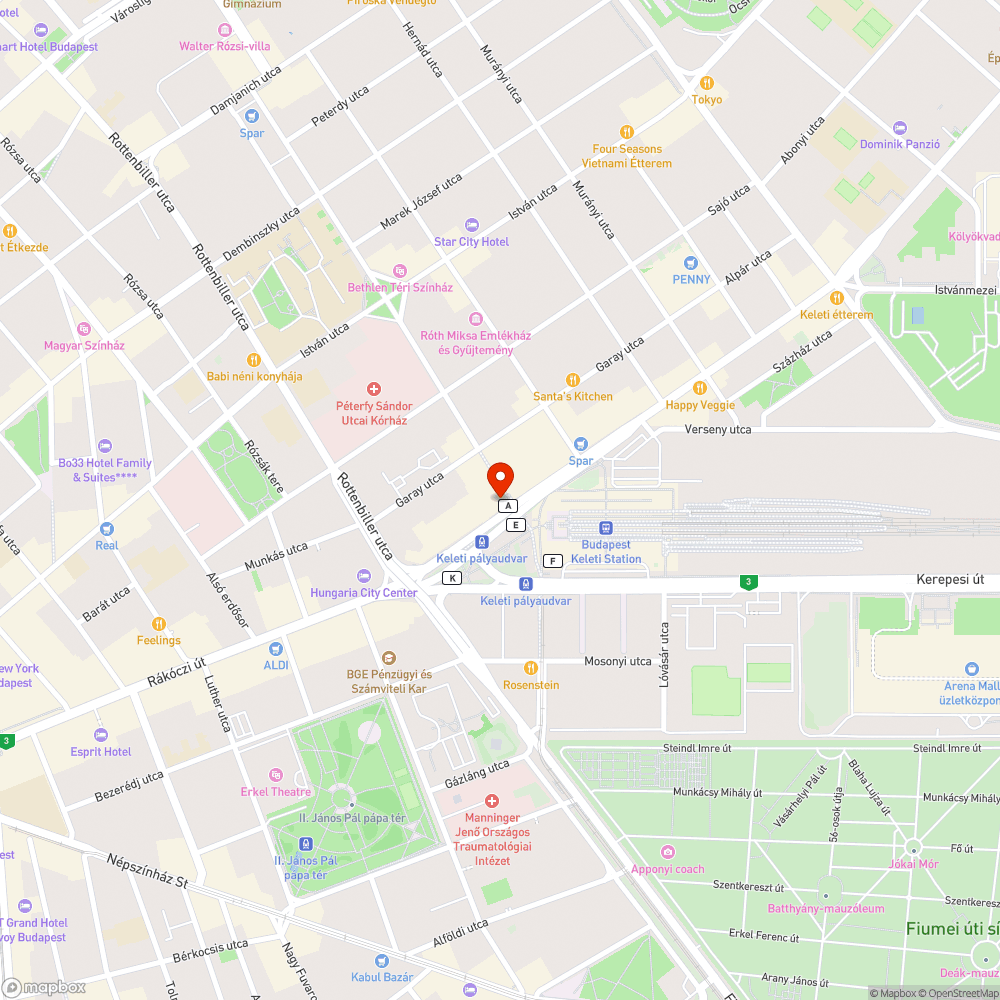 Lehullot falburkolat a járdán -  Budapest, Keleti pályaudvar  metro feljárónál bejelentés helye