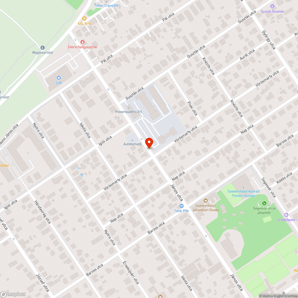 Buszmegállóban szemét és hiányzó szemetes bejelentés helye