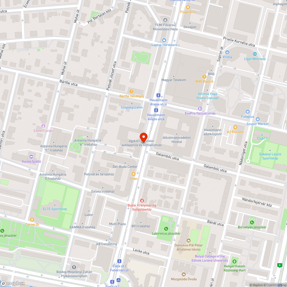 Kerékpársávon várakozó autók bejelentés helye