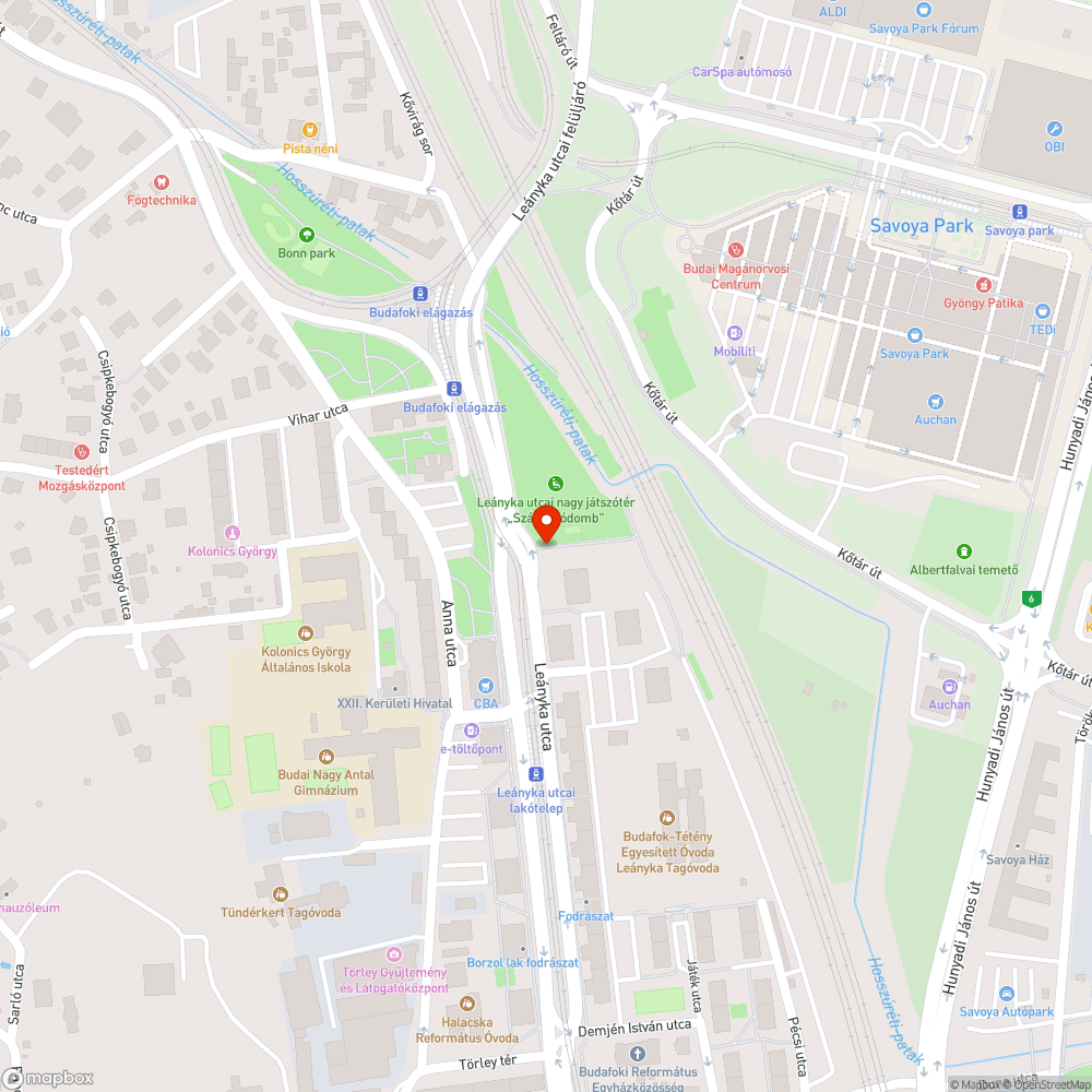 A játszótér közvetlen bejáratánál bejelentés helye