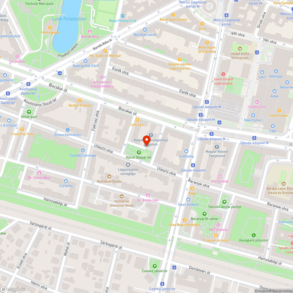 Összegyűjtött lombhulladék a mozgássérült parkolóhelyen bejelentés helye