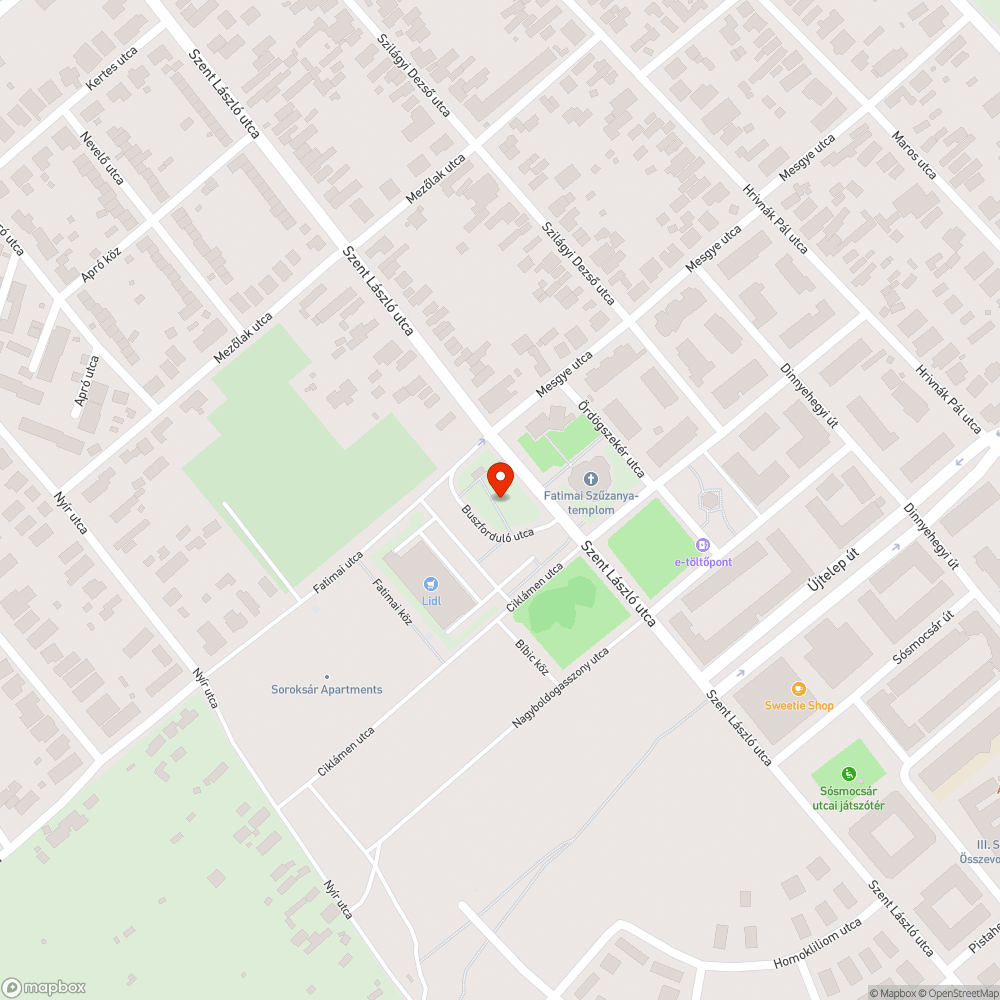 Töredezett burkolatú, rossz helyen lévő buszvárók bejelentés helye