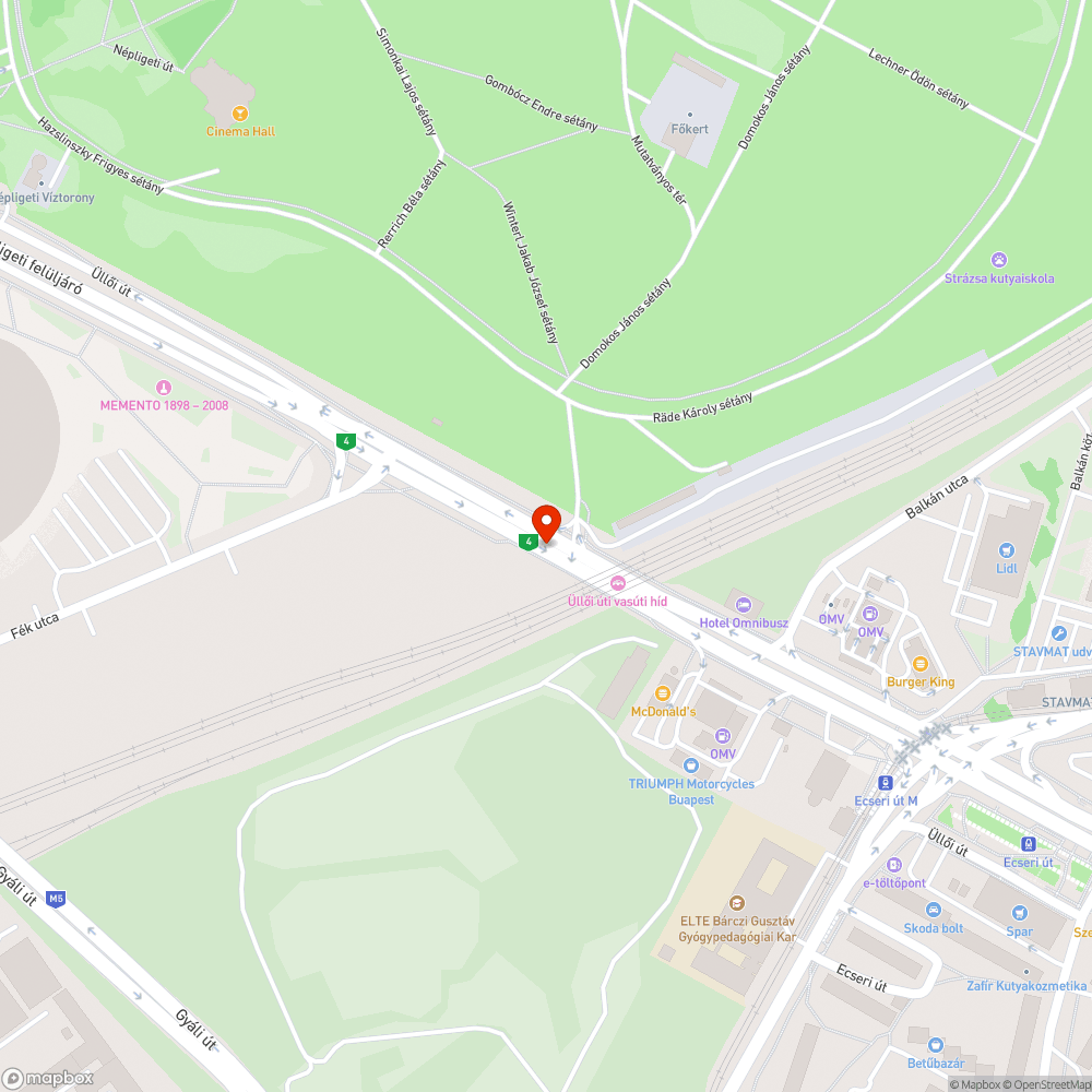 Összetört autó hónapok óta elhagyatottan áll a járdán bejelentés helye