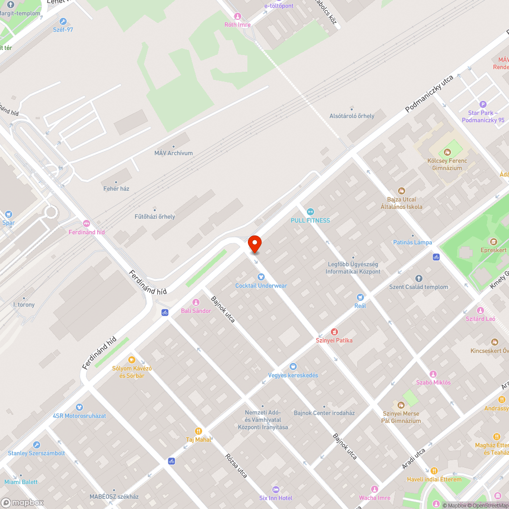 szintből jócskán kiálló, elöregedett fedél bejelentés helye