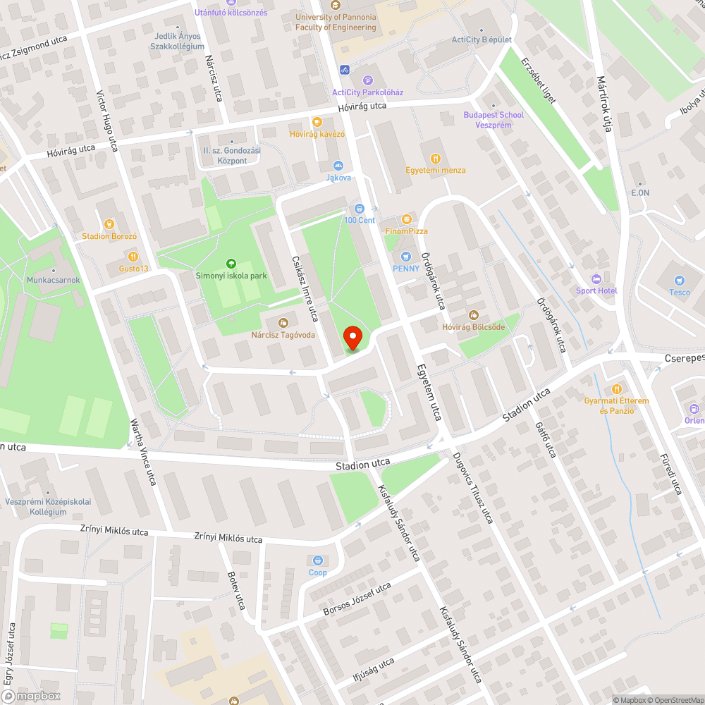 Autó rendszám nélkül az amúgy is szűkös utcán bejelentés helye