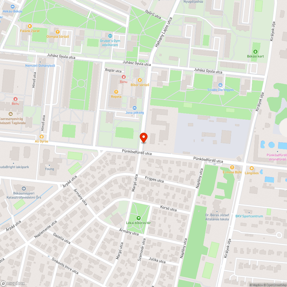 Kopott információs tábla bejelentés helye