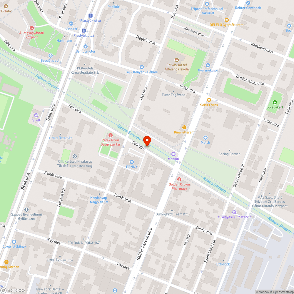 Félbetört, földön fekvő beton villanyoszlop a Tahi úti Penny parkoló bejáratánál bejelentés helye