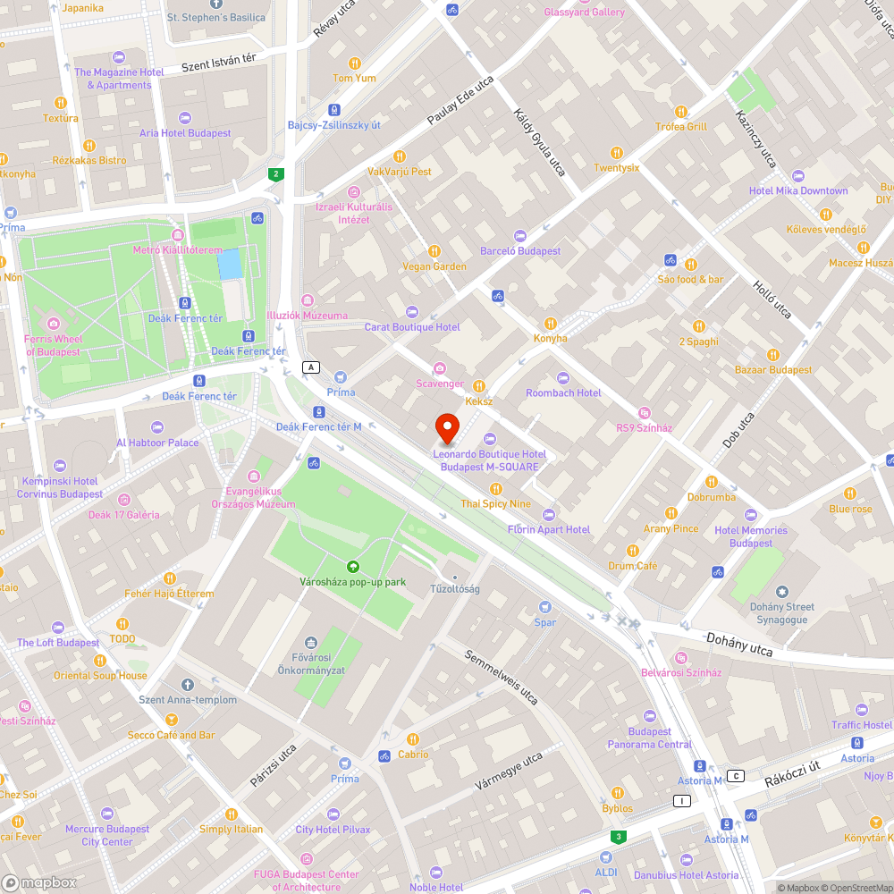 Arrébbvitt, kidöntött parkolásgátló kőtömbök a Madách térre cipelve! bejelentés helye