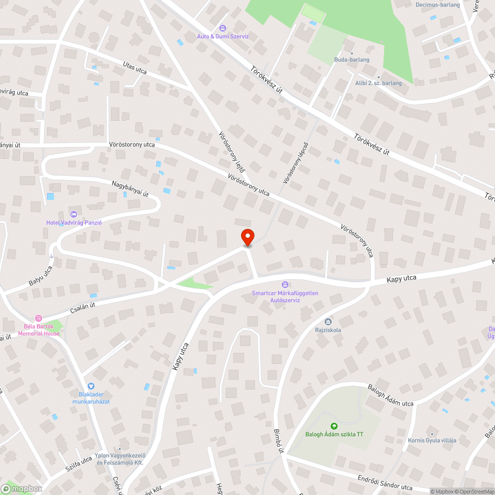 Lépcső előtt parkolnak bejelentés helye