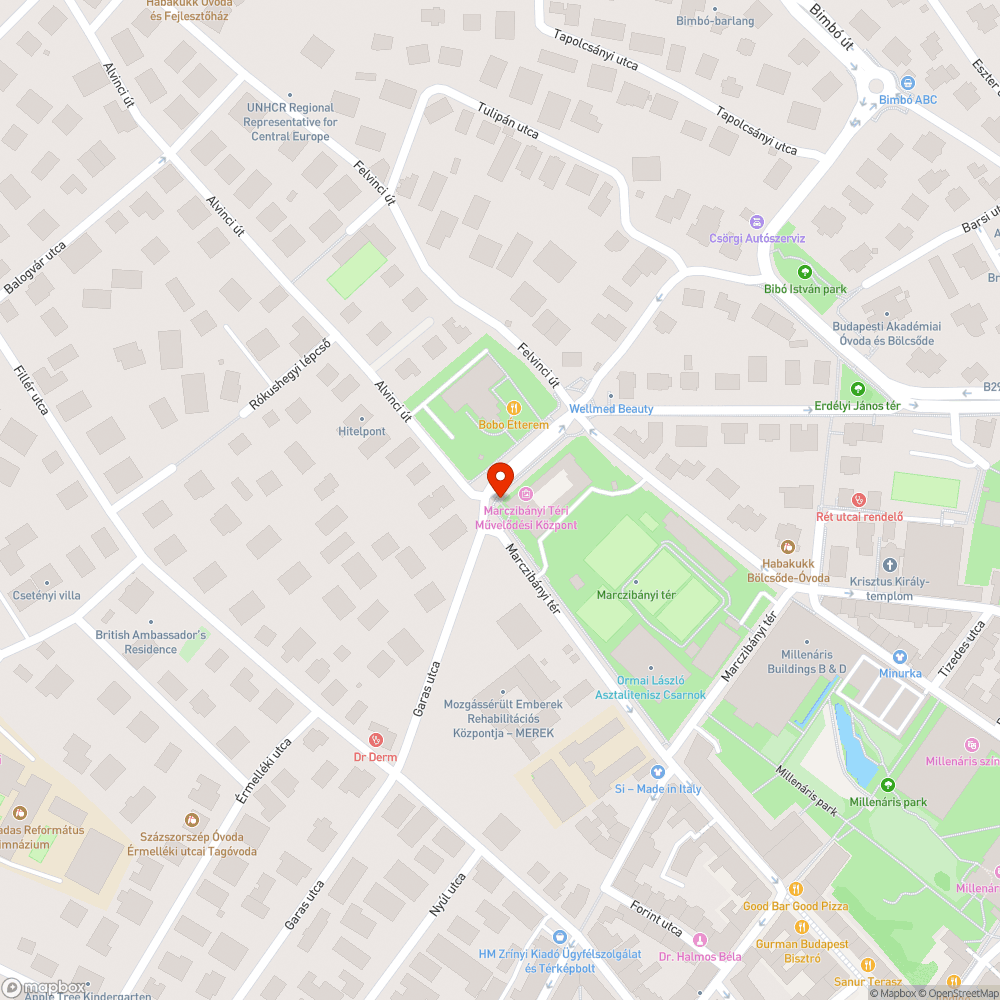 Lyukas csatornafedél a Marczibányi téri művelődési ház előtt bejelentés helye