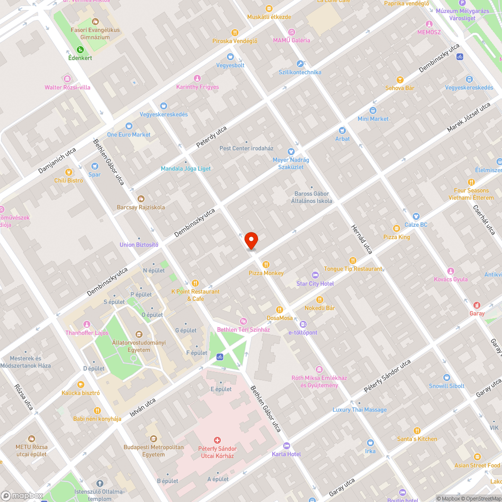 Egy sérült személygépkocsi a járdán bejelentés helye