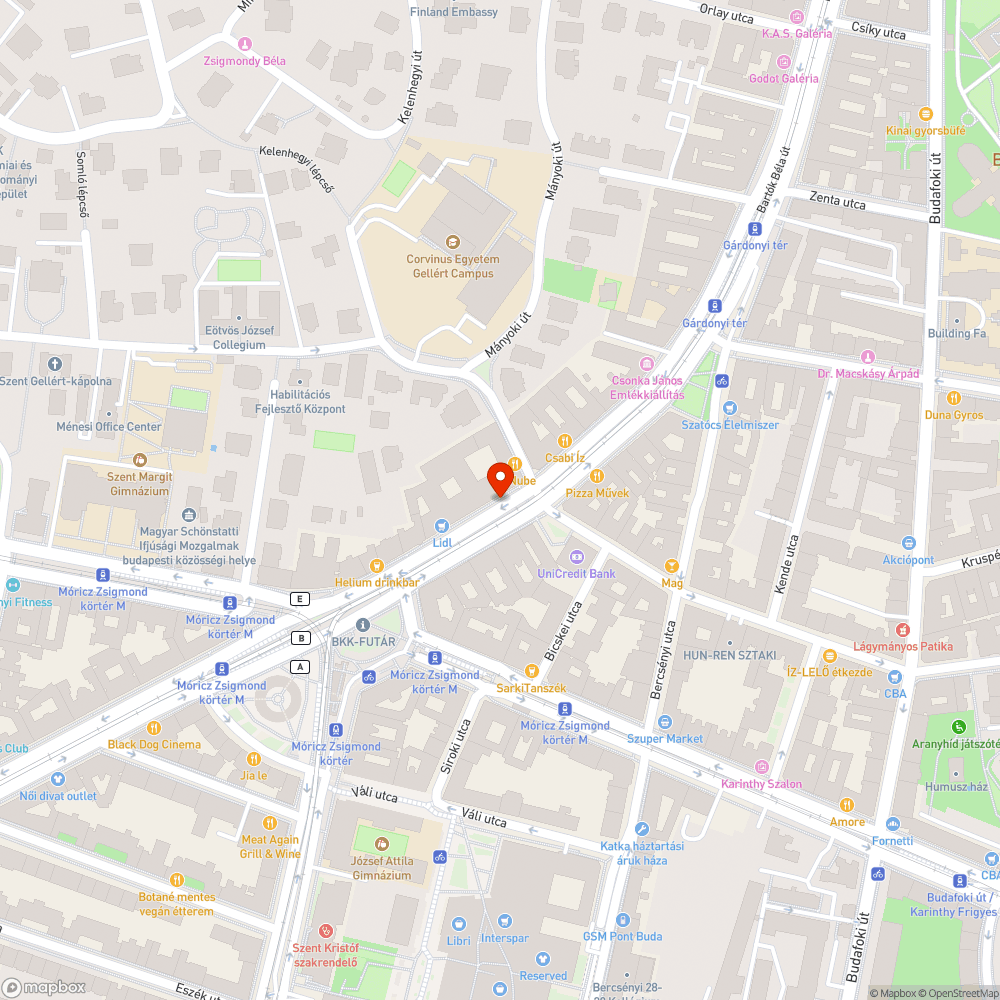 Blokkolják a sávot az út szélére parkolók és nem szállítják el őket bejelentés helye