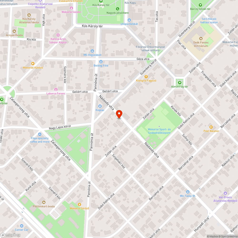 Buszmegálló egy teljes üvegtáblája szét van robbanva bejelentés helye