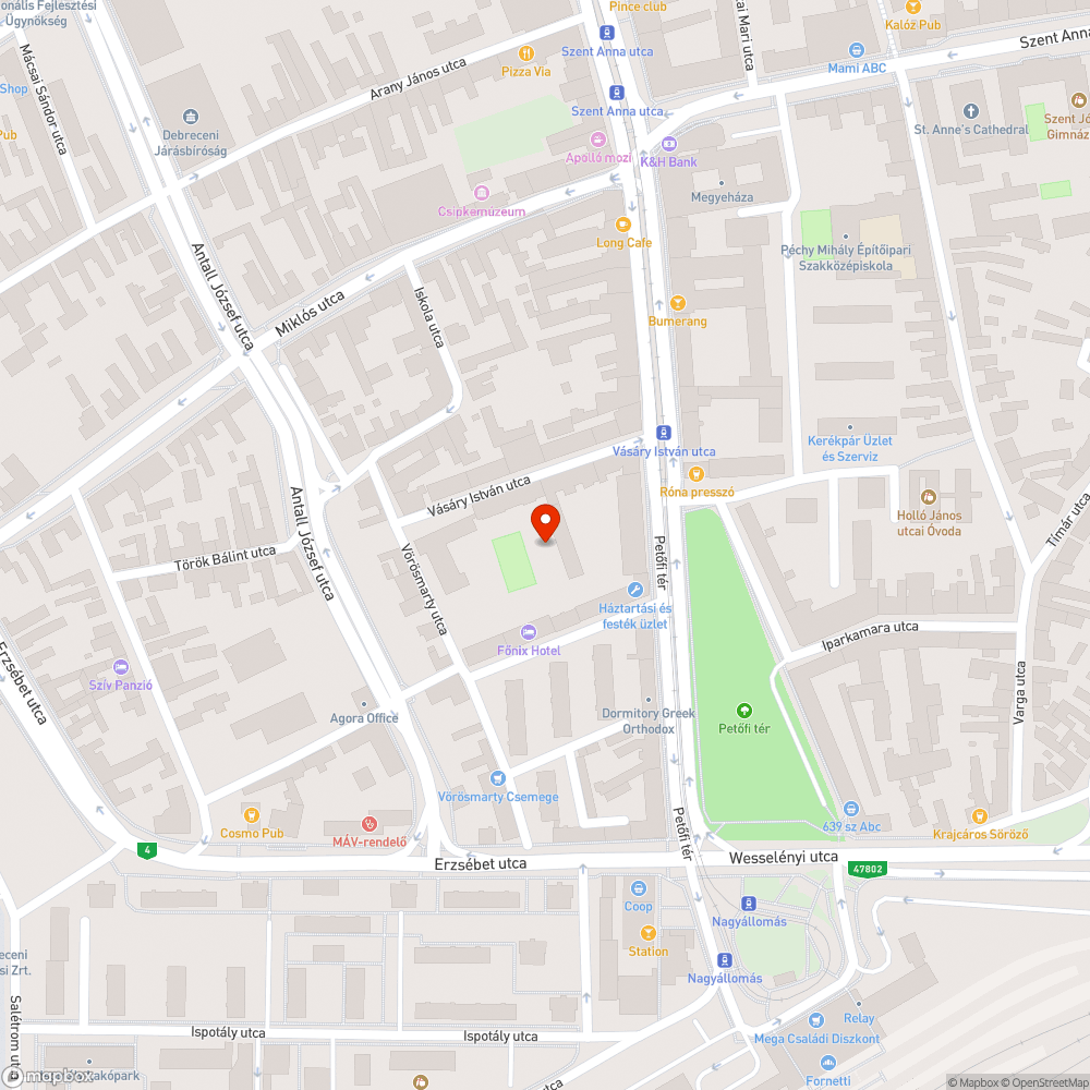 Autóval járnak keresztül a parkon bejelentés helye