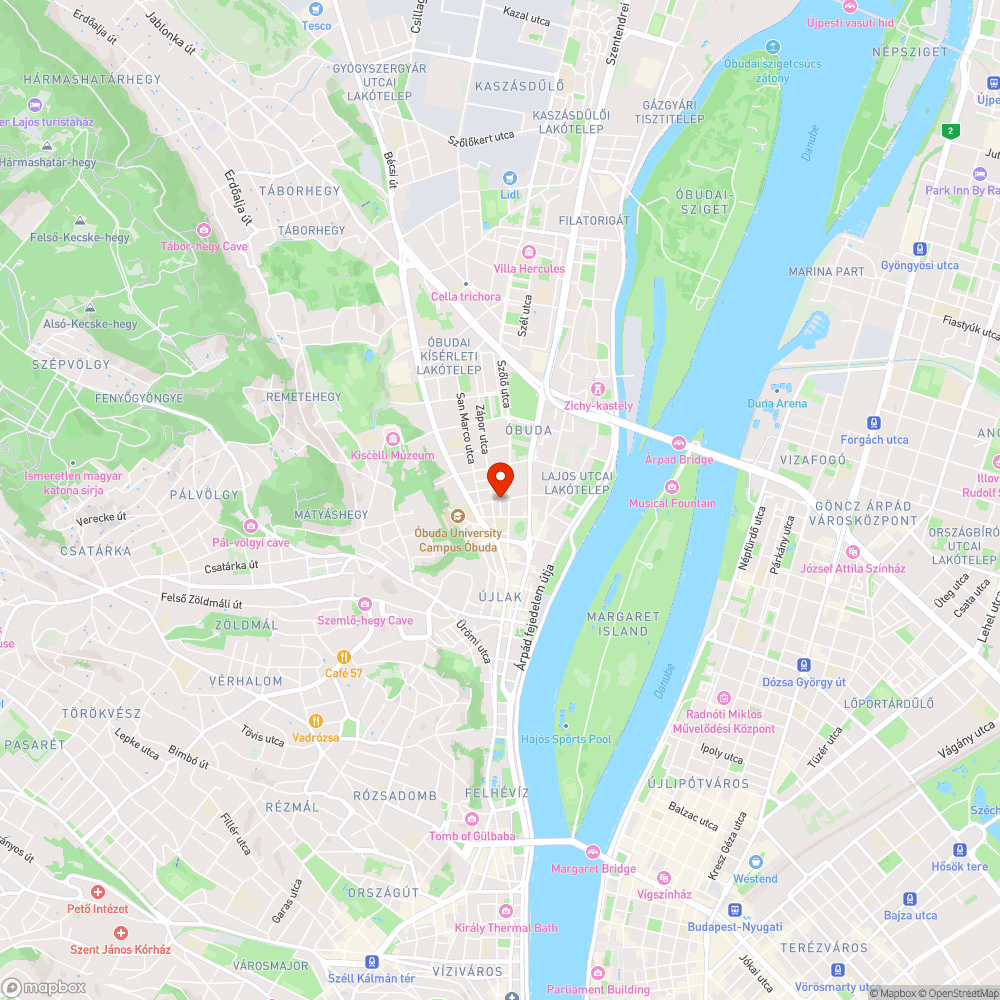 Rossz helyre kitett figyelmeztető tábla. bejelentés helye