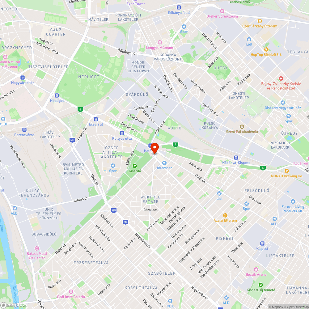 Földből kiálló éles betonvasak a járdán. (Határ út buszmegálló) bejelentés helye