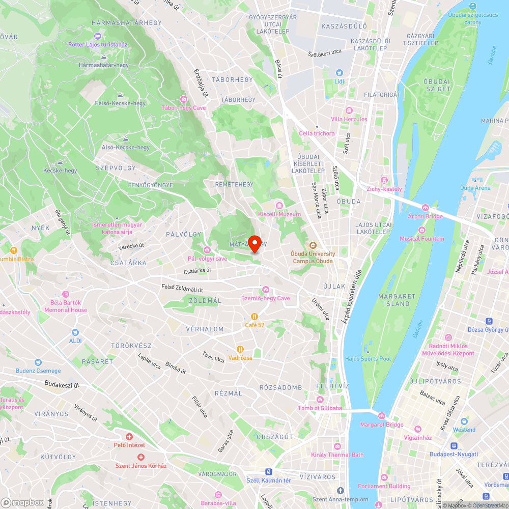 Veszélyesen belógó betonlépcső bejelentés helye