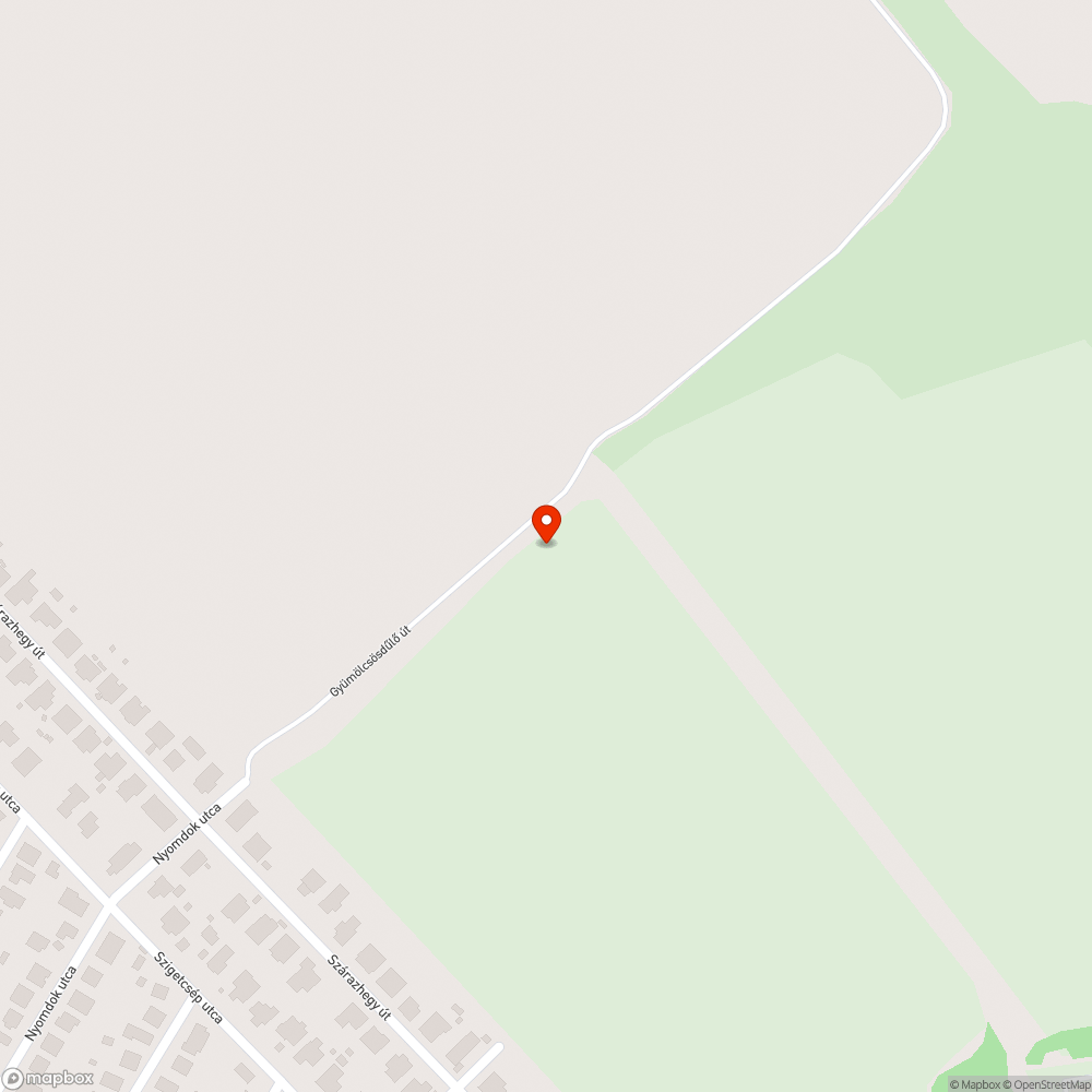 Egy autó maradványai a szántóföld szélén bejelentés helye