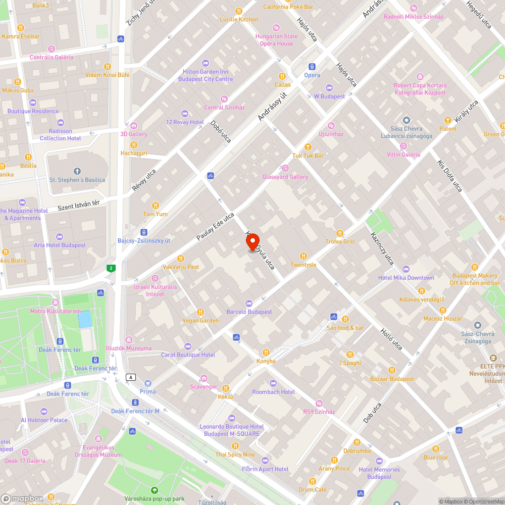 Kidőlt poller a parkoló bejáratánál bejelentés helye