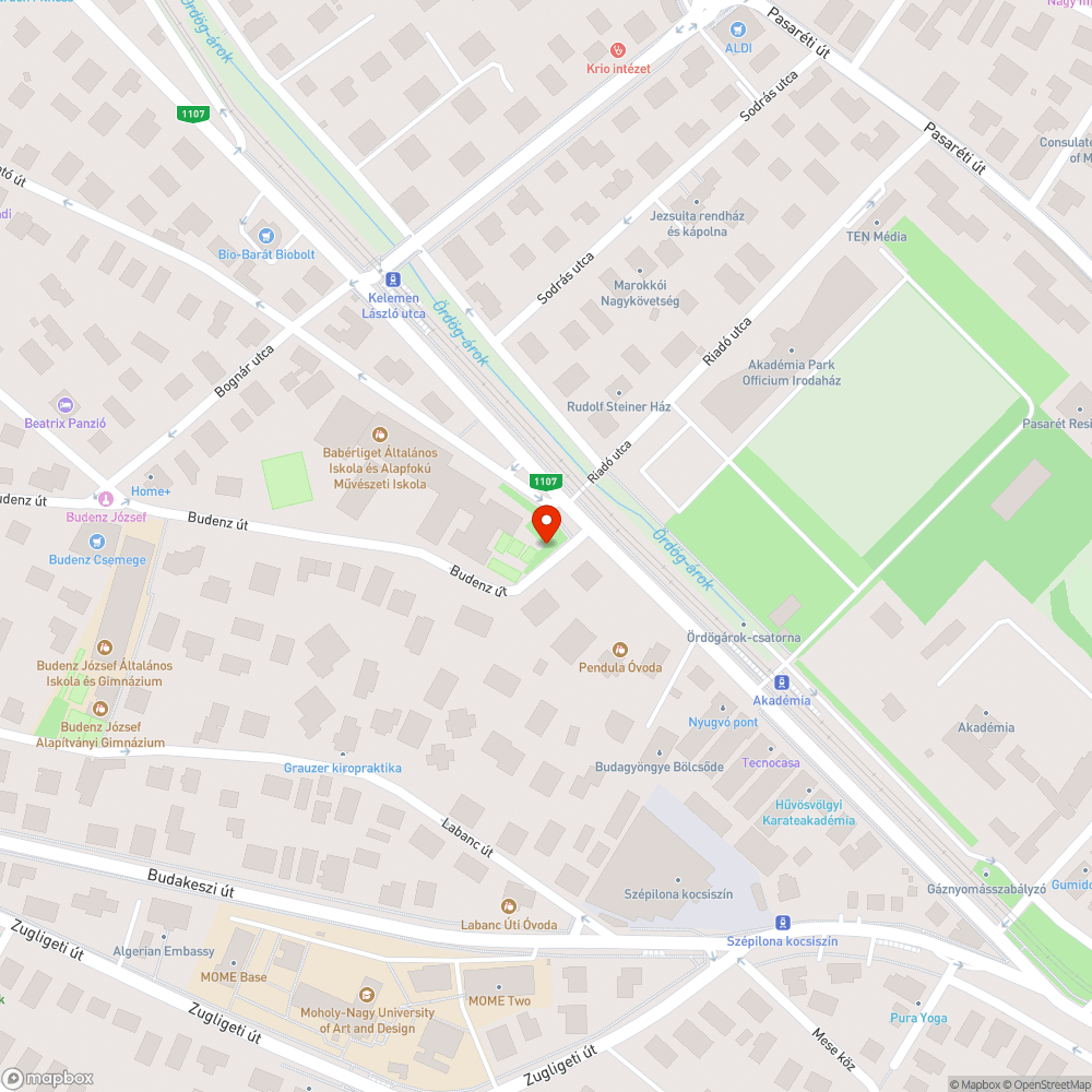 Folyamatos zöldterületen parkolás a Budenz út végén bejelentés helye