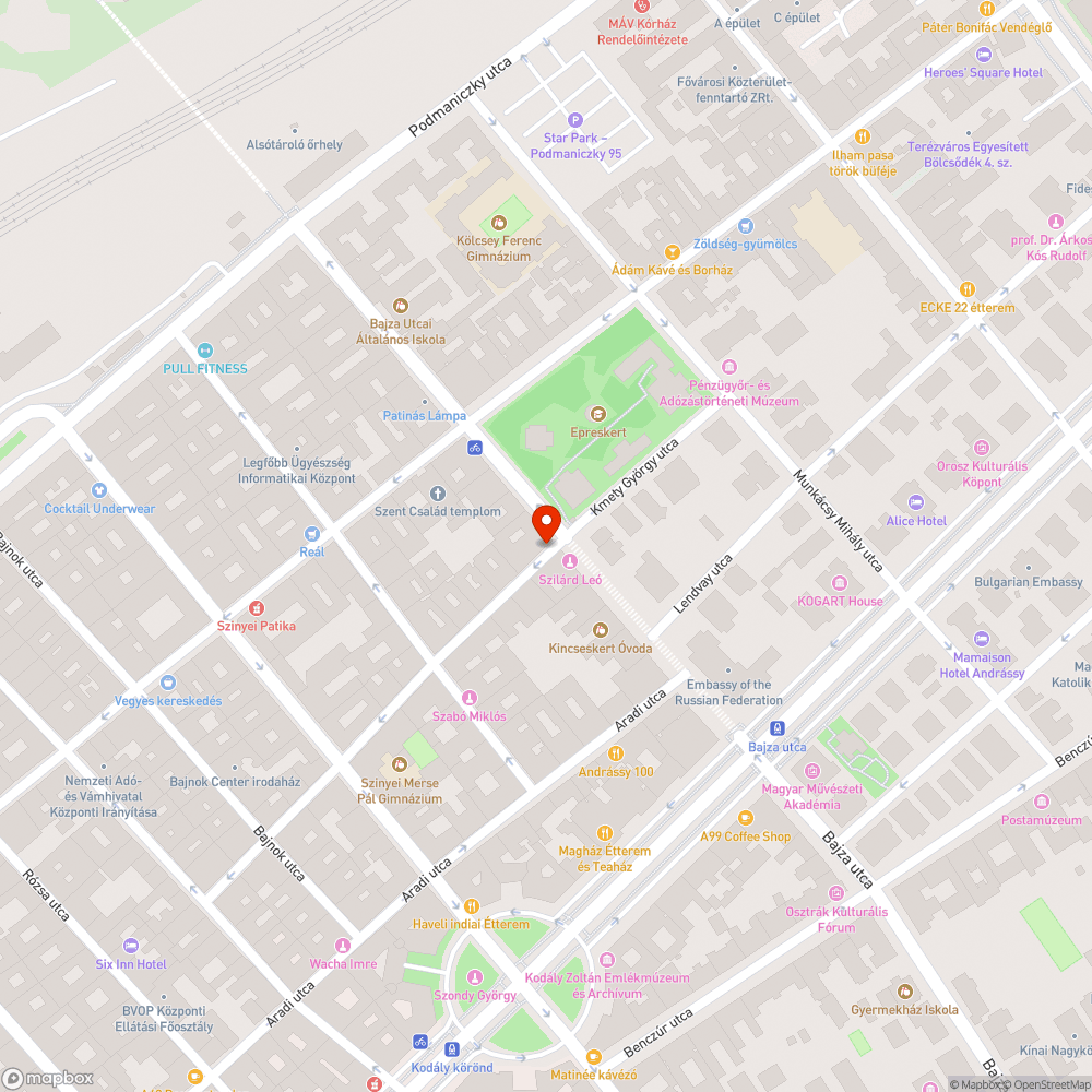 kicsi, de mély kátyú a Kmety utcában bejelentés helye