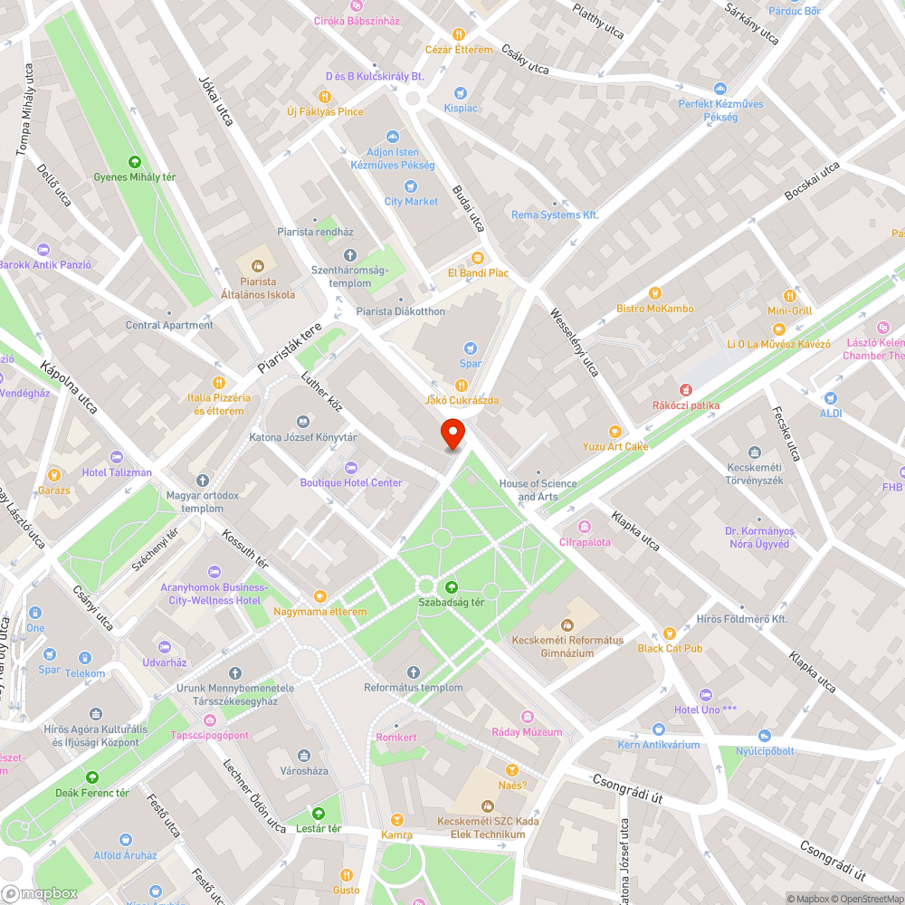 Csúnya, rozsdás hírdető keret a Szabadság téren bejelentés helye