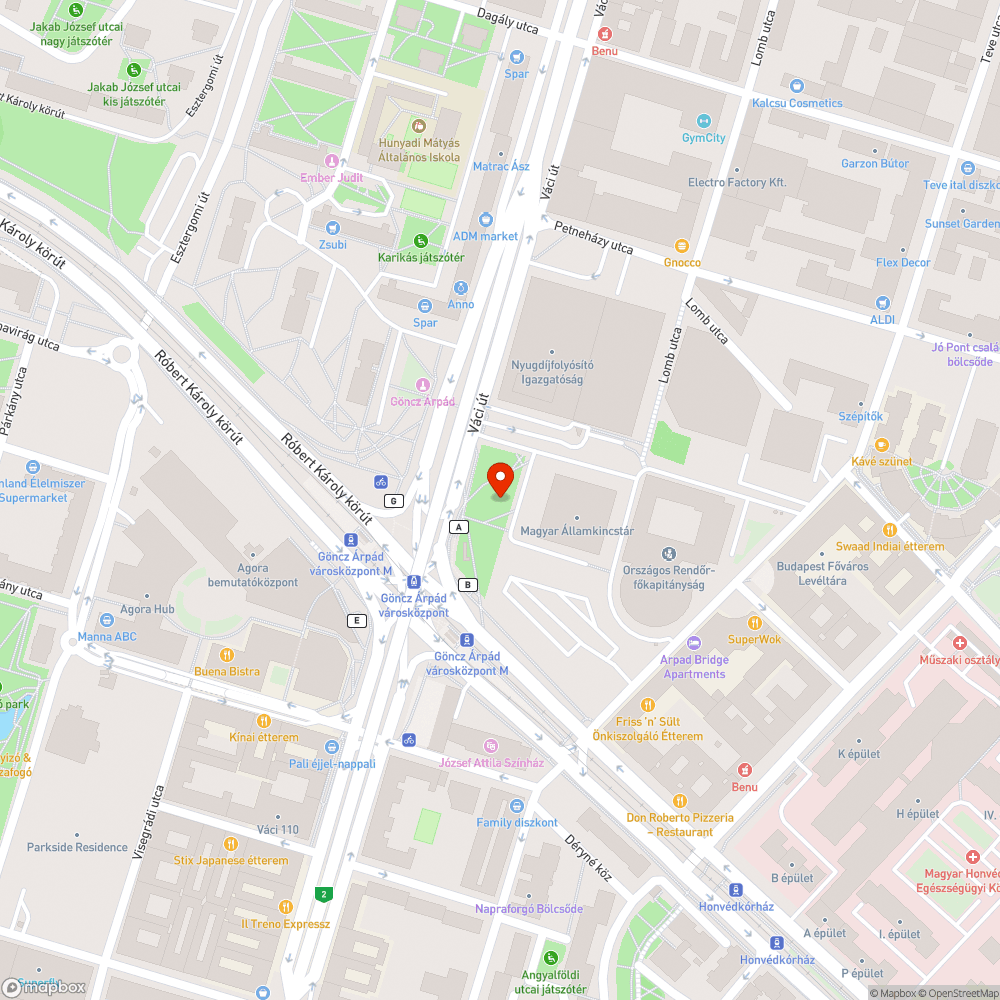 Állami Kincstár előtti medence szemetes bejelentés helye