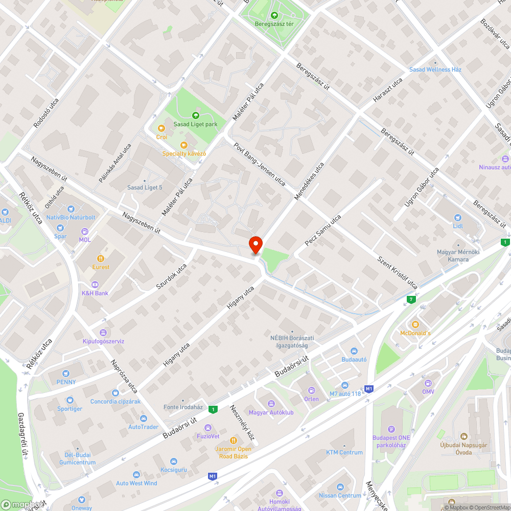 Jobbra kanyarodni tilos tábla takarásban bejelentés helye