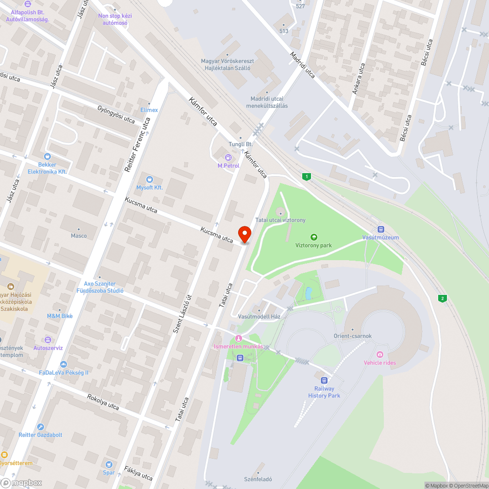 Üres, rozsdás tábla bejelentés helye