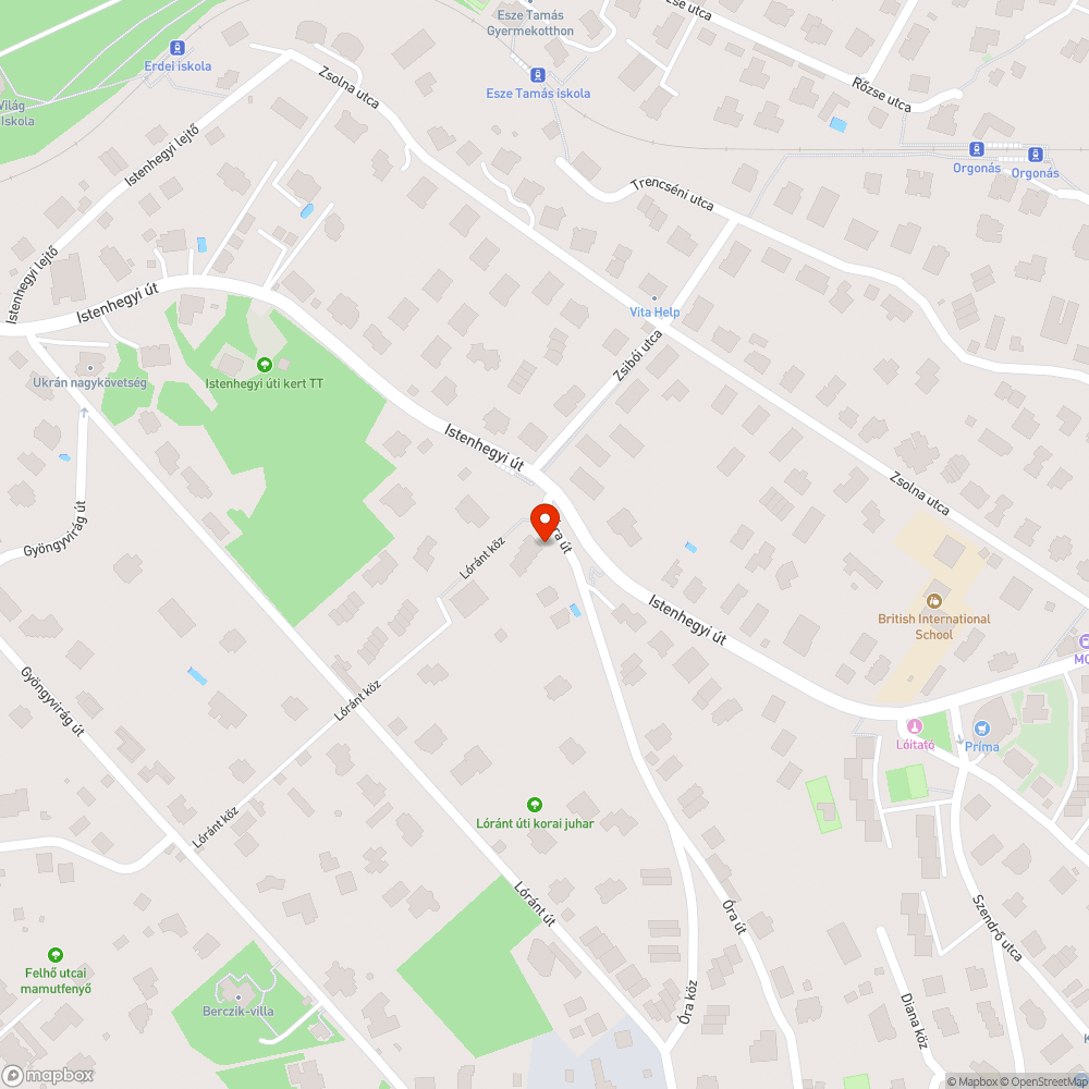 Összefirkált utcatábla az Óra útnál bejelentés helye