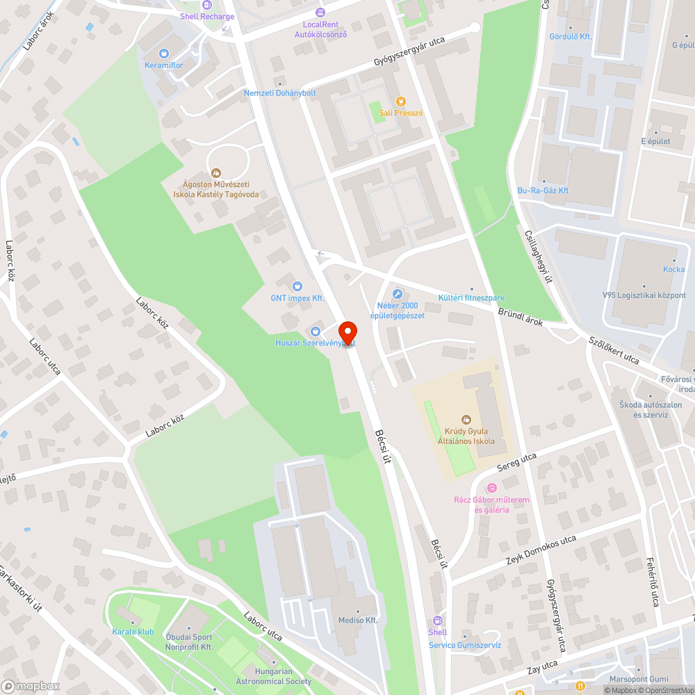 Szétázott menetrend és térkép, rozsdás keret bejelentés helye