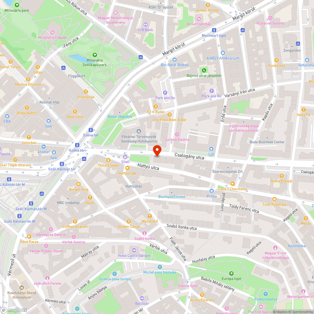 Hónapok óta a Csalogány utcában éktelenkedő roncsautó bejelentés helye