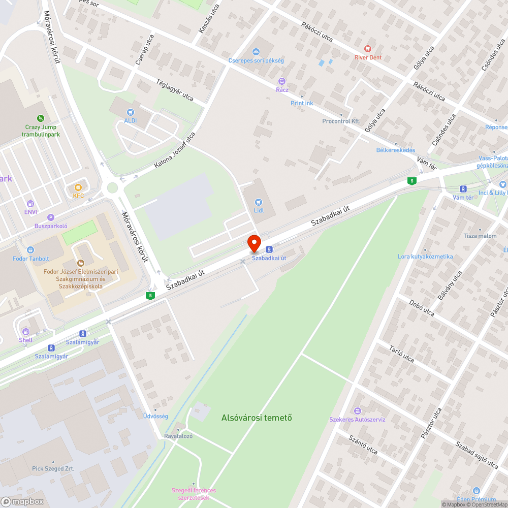 Rozsdás, olvashatatlan, hiányos útbaigazító tábla bejelentés helye